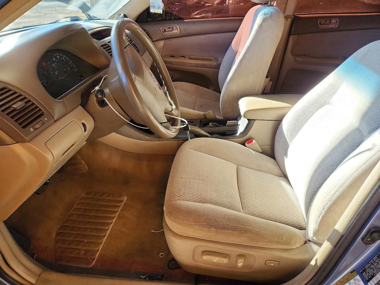 2004 Toyota Camry le