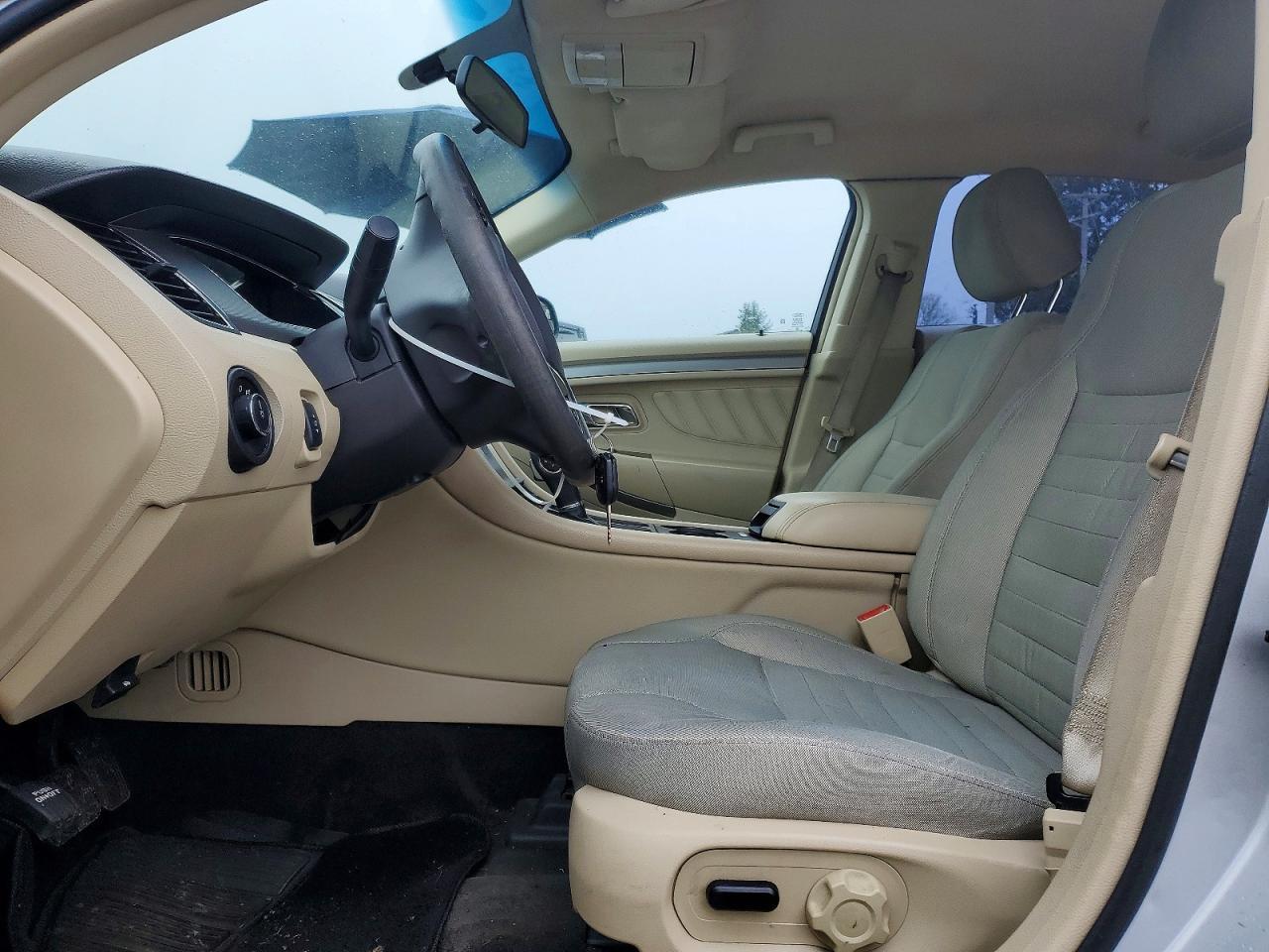 2013 Ford Taurus se
