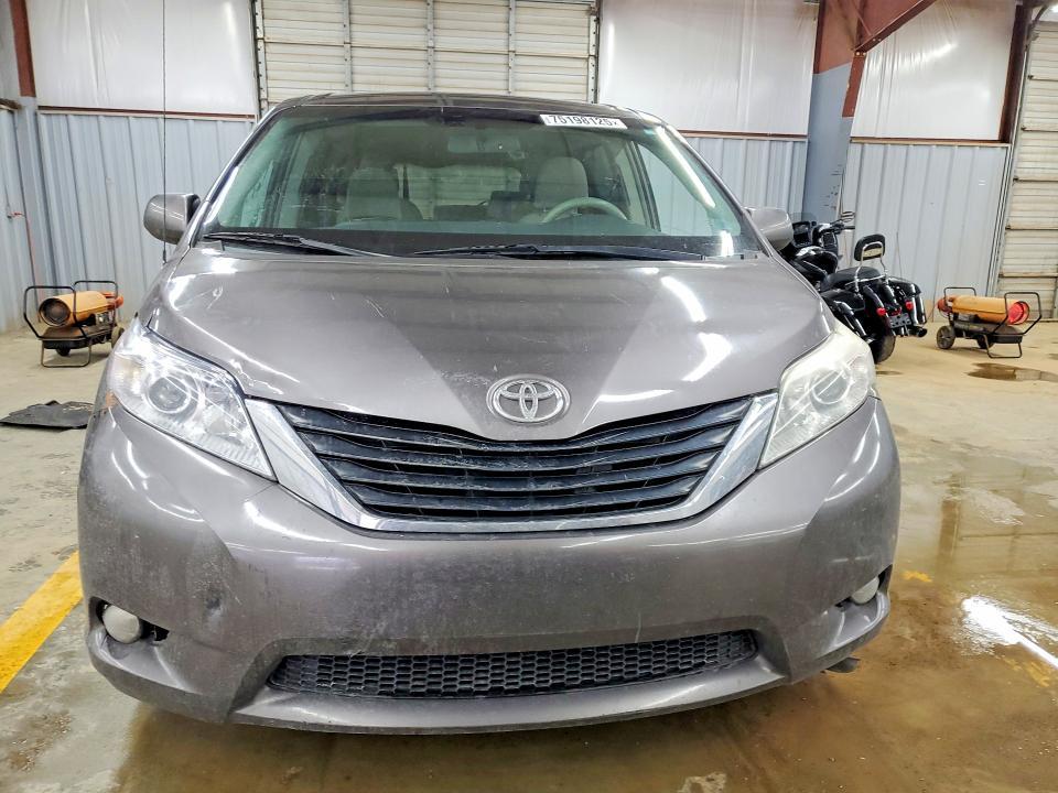 2013 Toyota Sienna le
