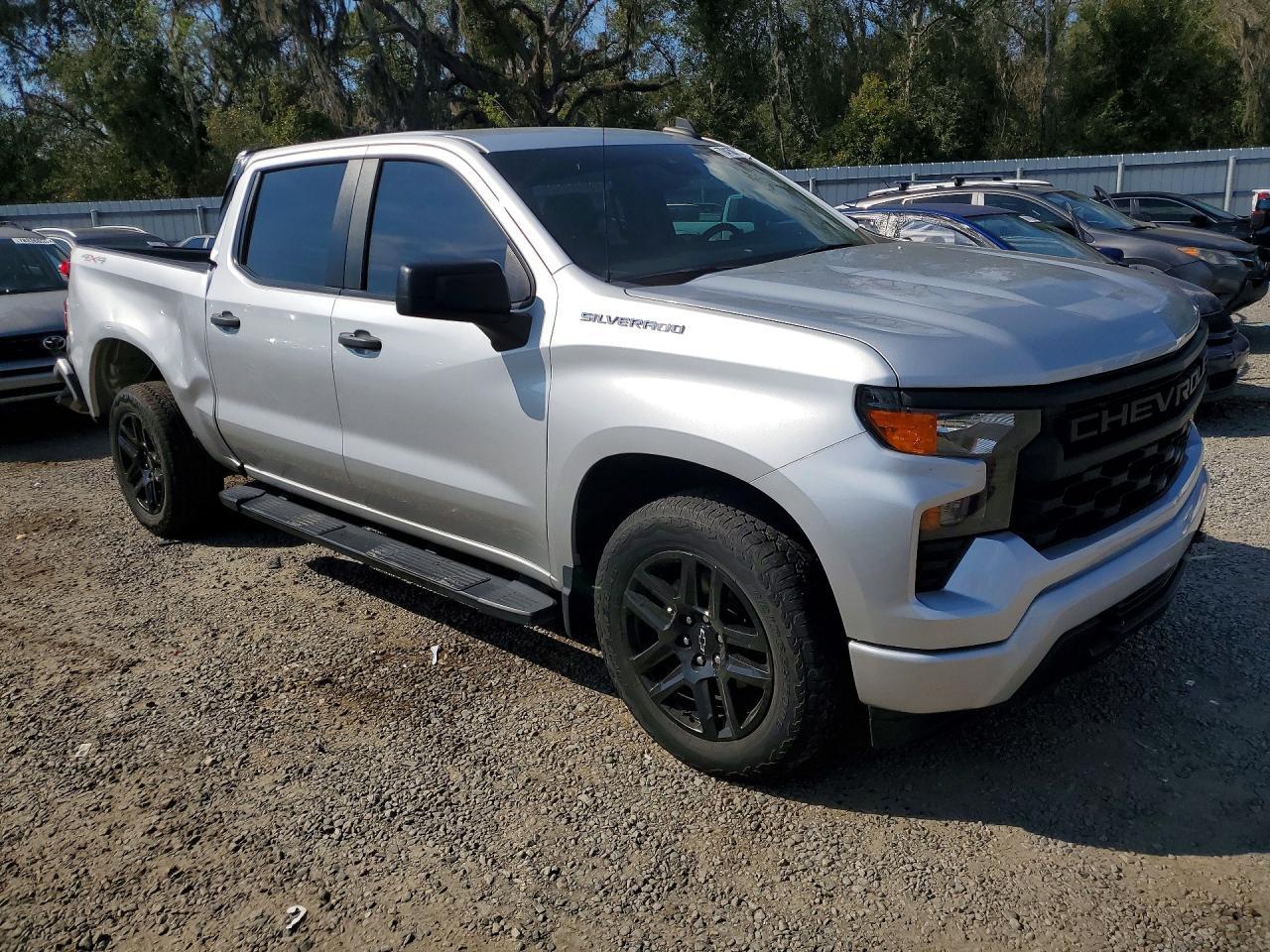 2022 Chevrolet Silverado K1500 Custom