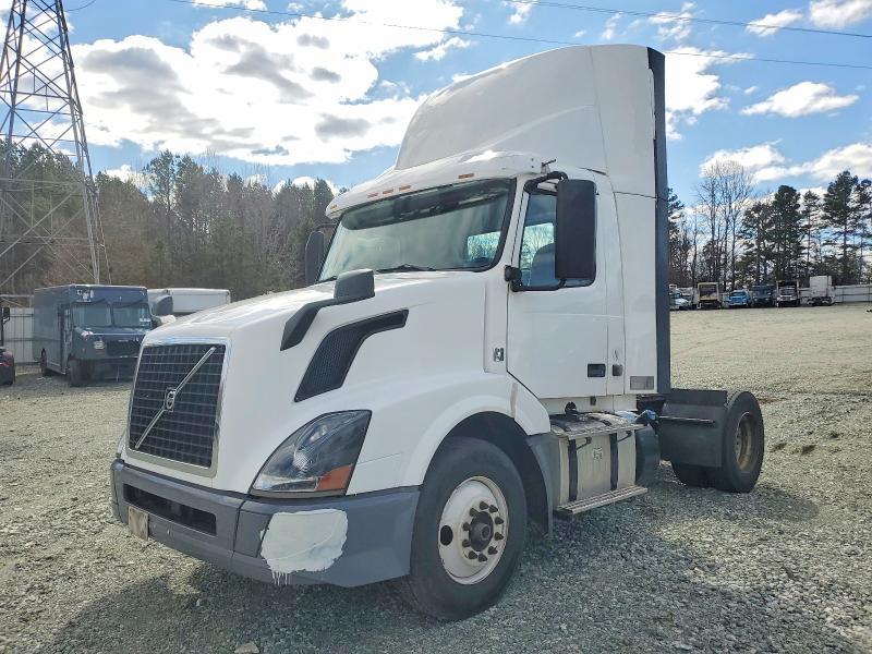 2018 Volvo VNL Semi Truck