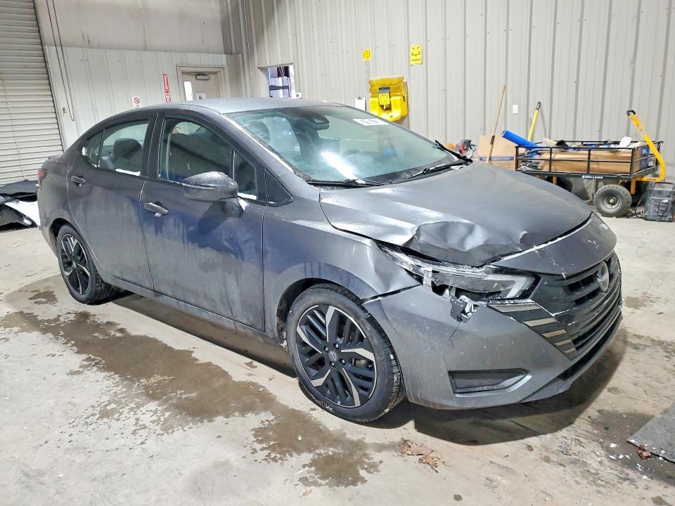 2024 Nissan Versa sr