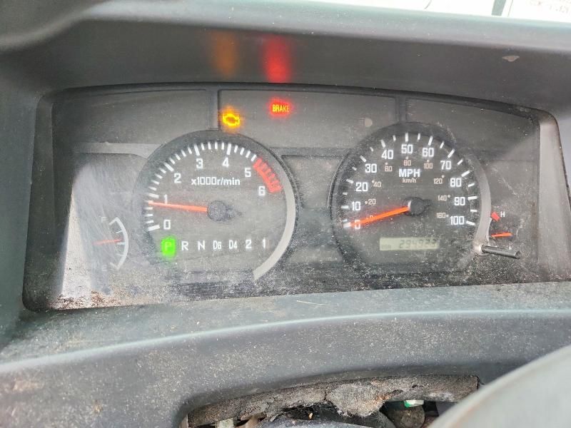 2015 Isuzu NPR HD BOX Truck