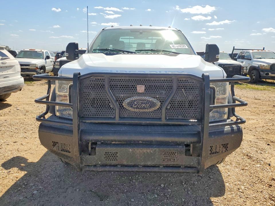 2022 Ford F550 Super Duty Flatbed Truck