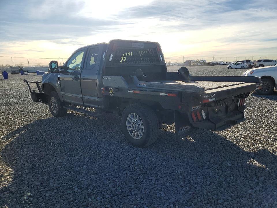 2017 Ford F350 Super Duty Flatbed Truck