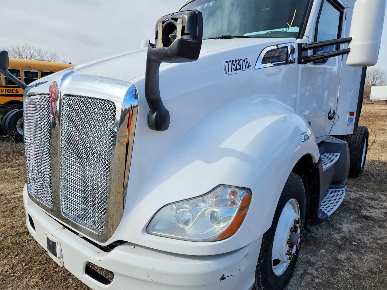 2016 Kenworth T680 Semi Truck