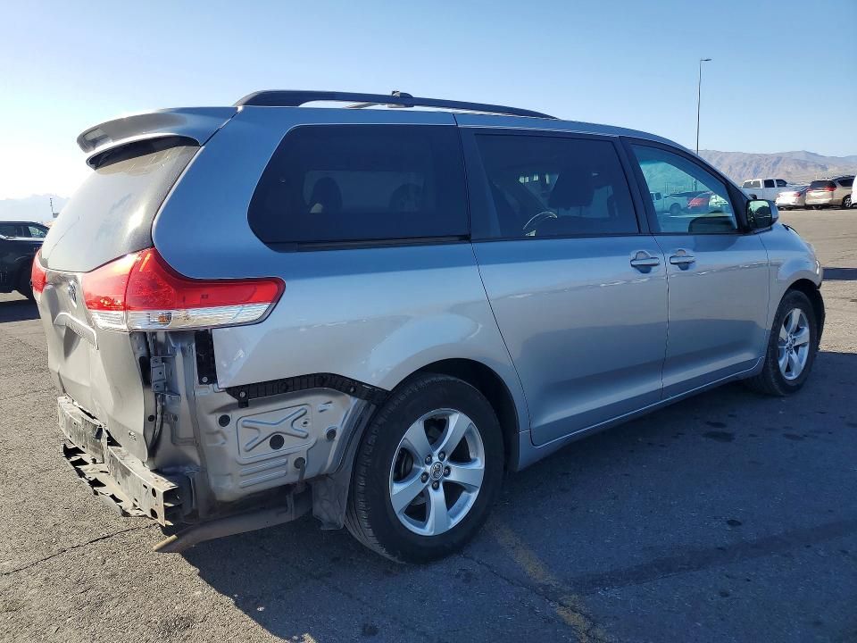 2013 Toyota Sienna le
