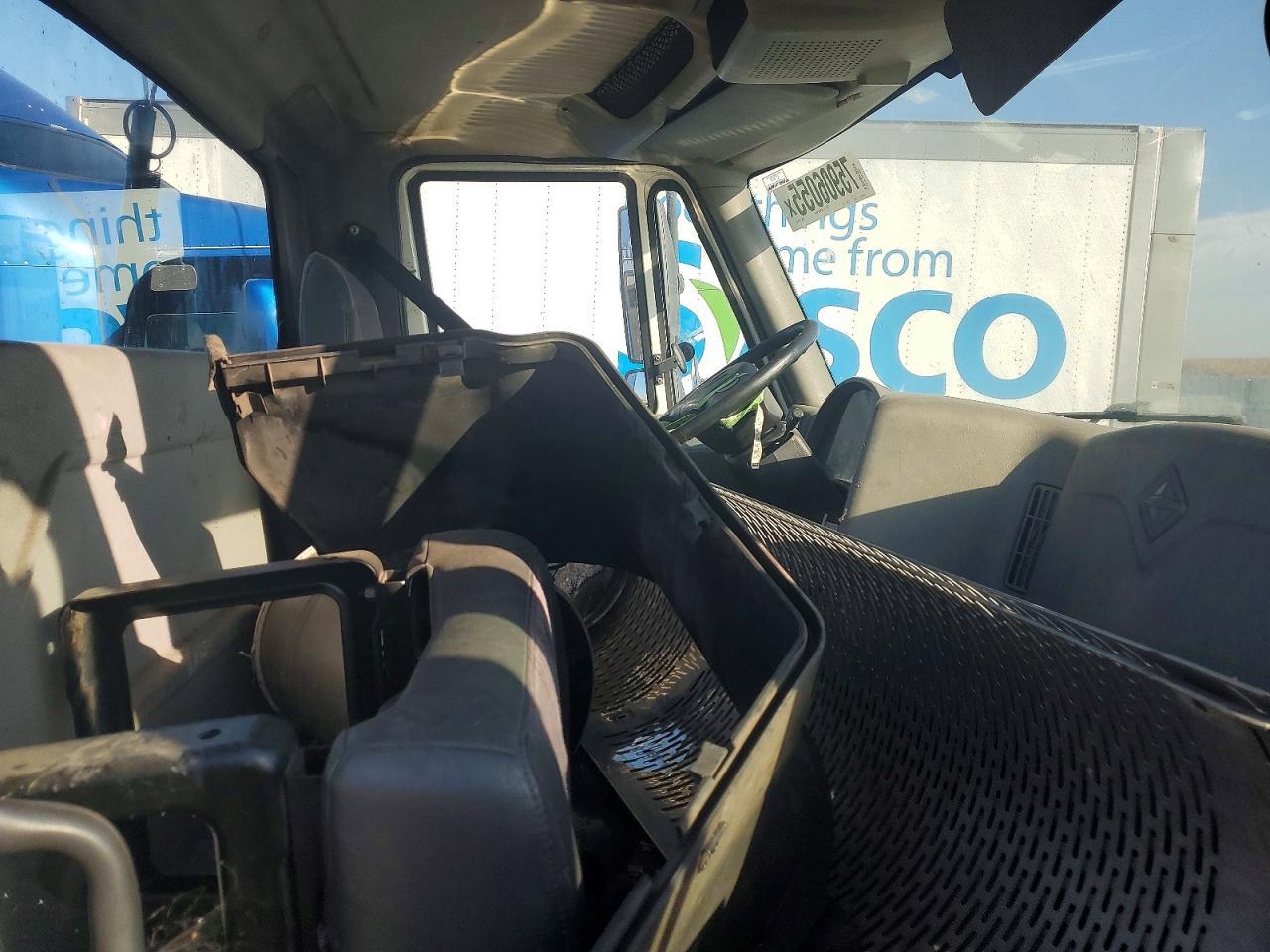 2013 International 8600 Semi Truck