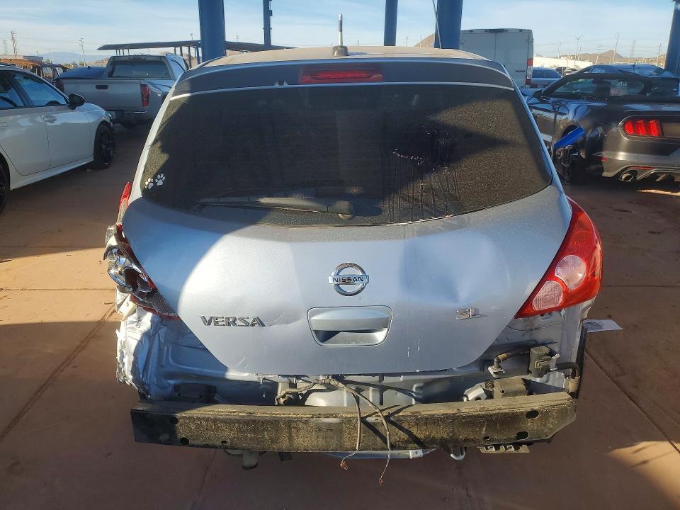 2011 Niss Versa s