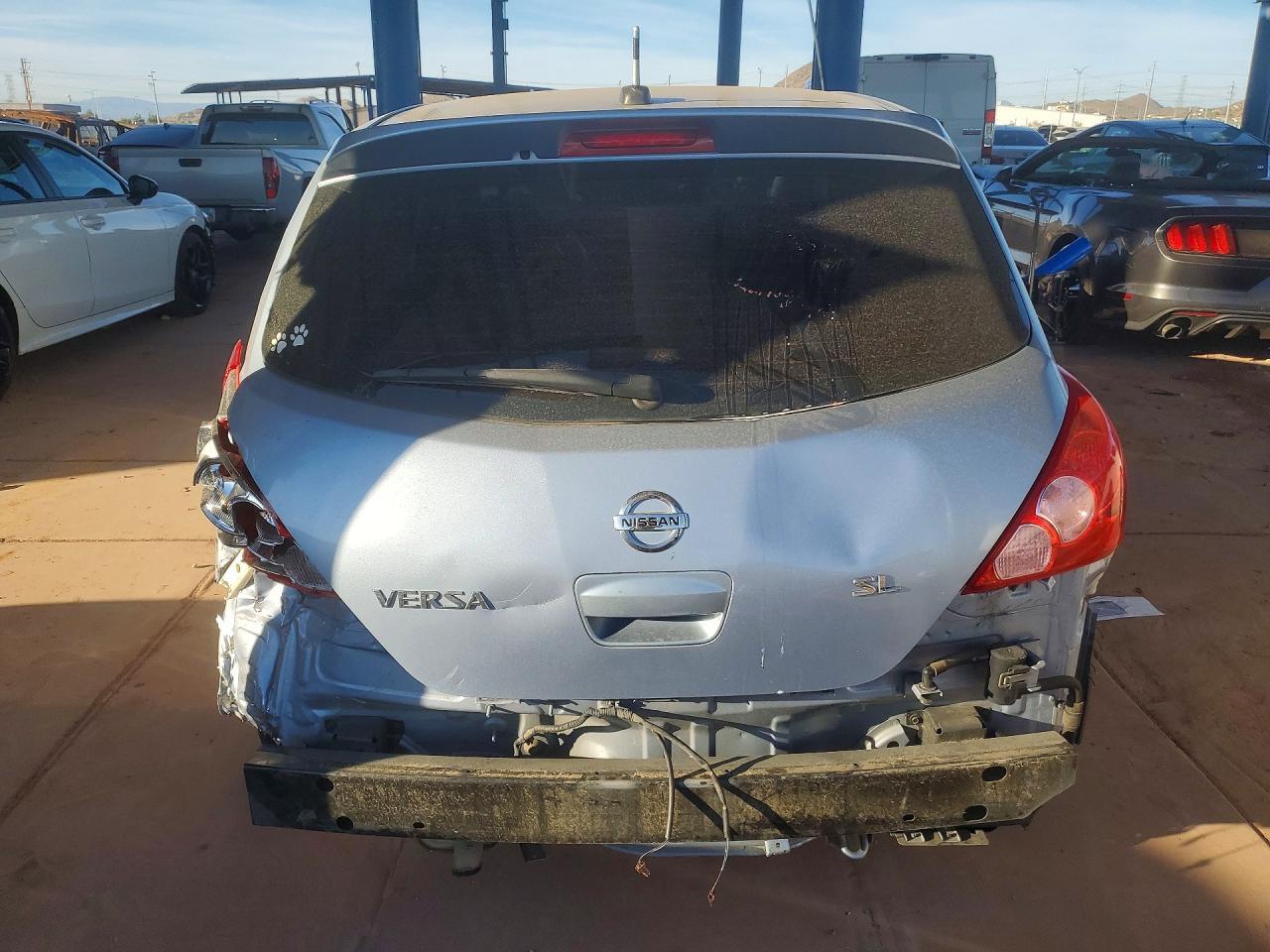2011 Niss Versa s