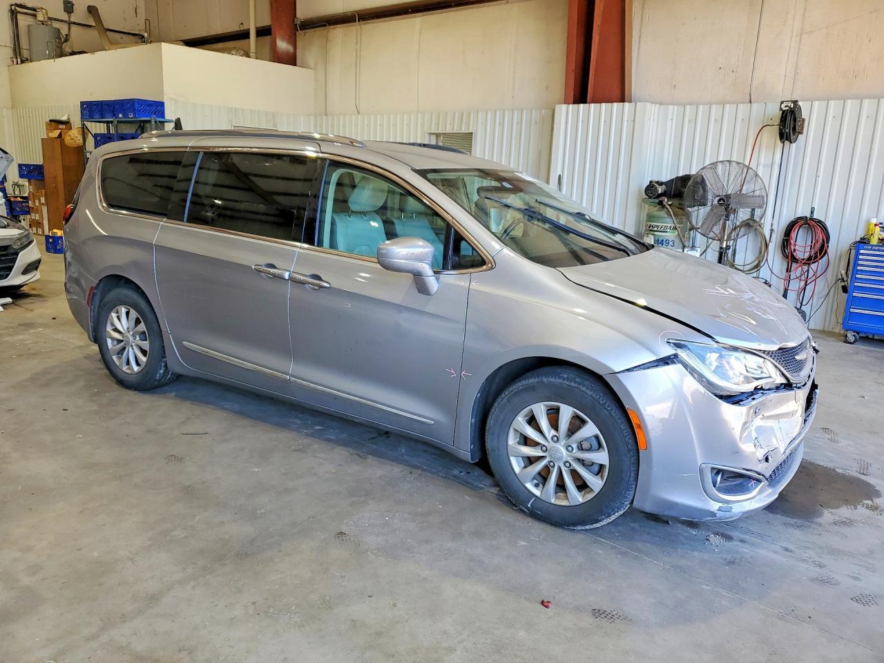 2018 Chrysler Pacifica Touring l
