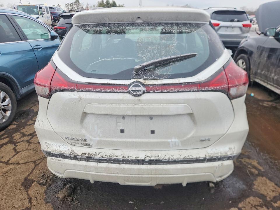 2024 Nissan Kicks sr