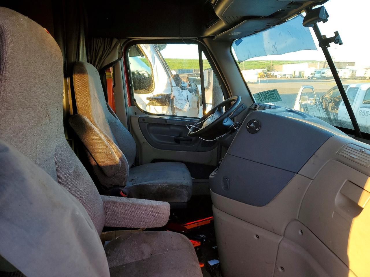 2018 Freightliner Cascadia 125 Semi Truck