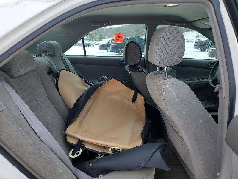 2004 Toyota Camry le