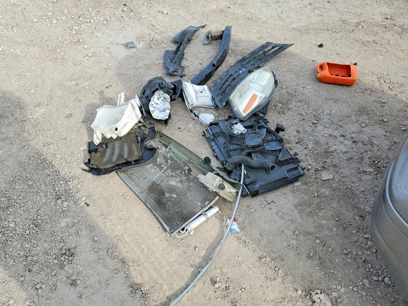 2011 Nissan Versa 1.8 s