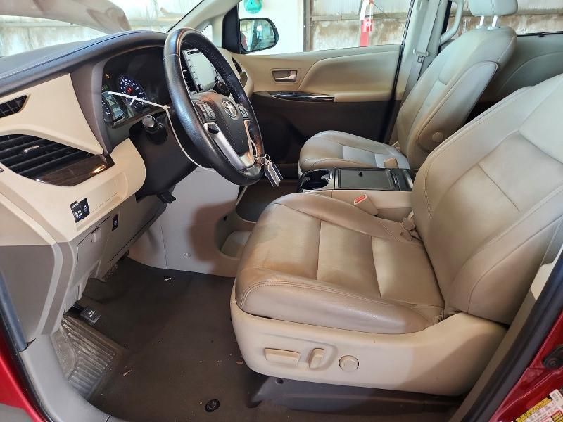 2020 Toyota Sienna xle