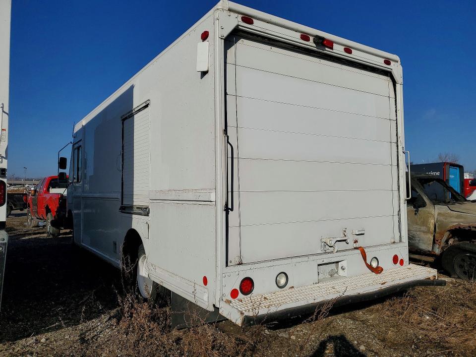 2005 Freightliner MT45 Delivery Truck