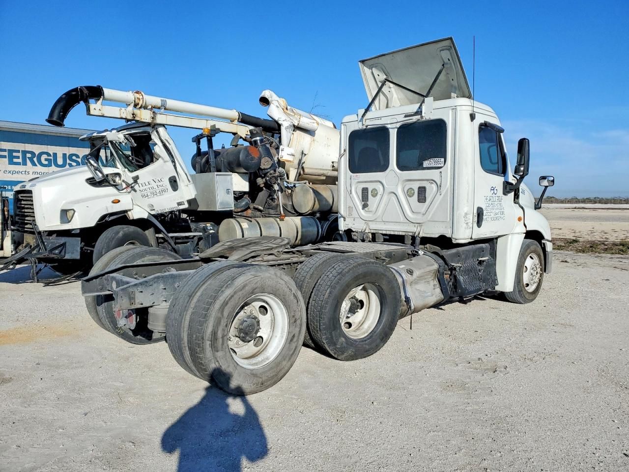 2016 Freightliner Cascadia 125 Semi Truck
