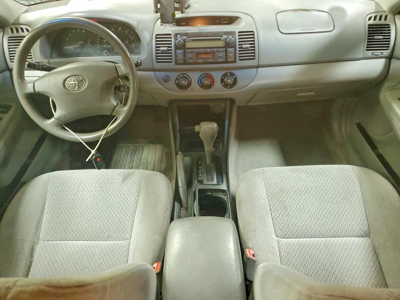 2004 Toyota Camry le
