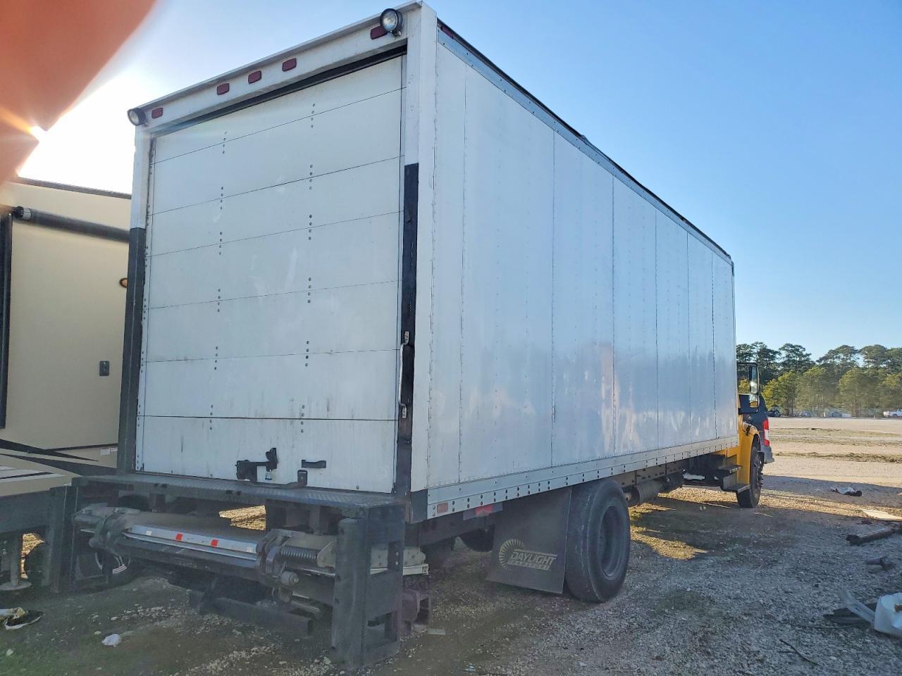 2017 Freigliner 2017 Freightliner Business Class M2 BOX Truck