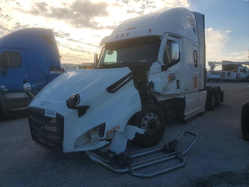 2020 Freigliner Cascadia 126