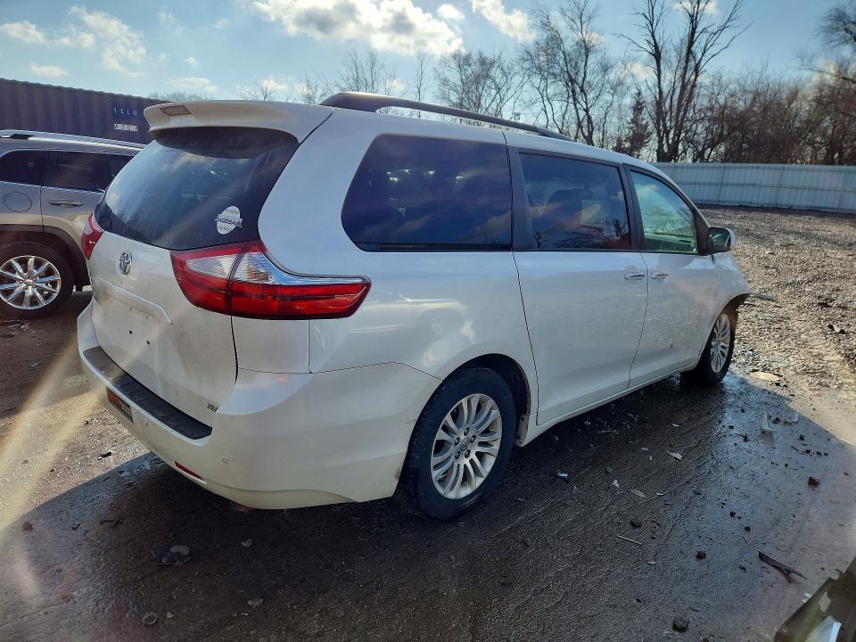 2016 Toyota Sienna xle 8-passenger