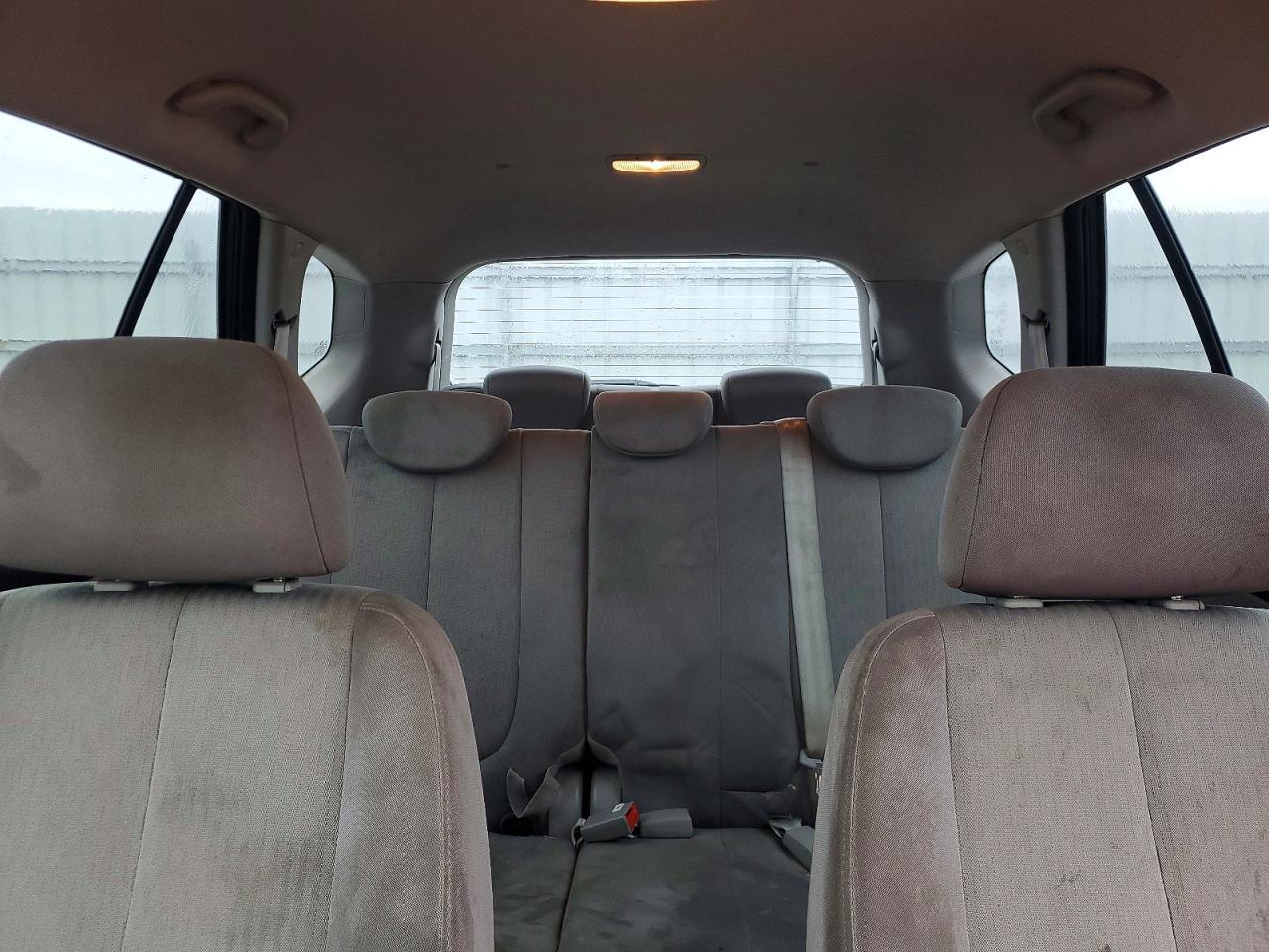 2009 KIA Rondo Base