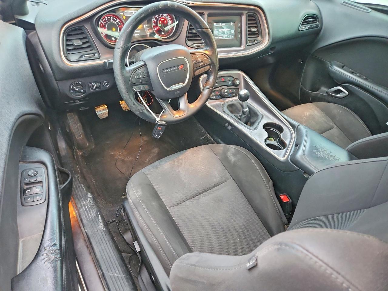2015 Dodge Challenger sxt