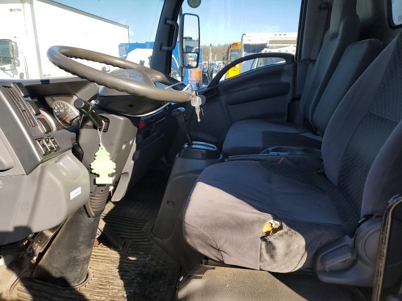 2014 Isuzu NRR BOX Truck