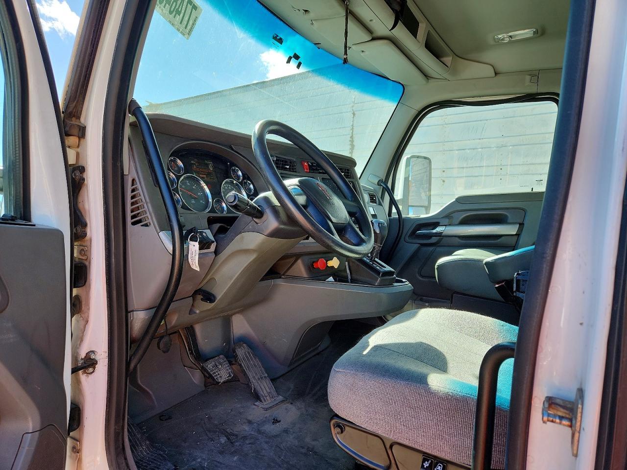 2014 Kenworth T680 Semi Truck