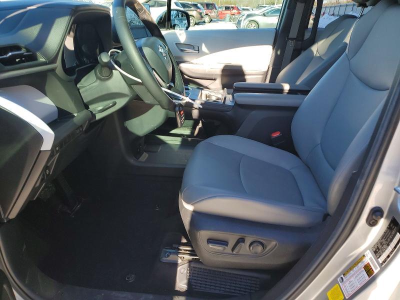 2025 Toyota Sienna xle 8-passenger