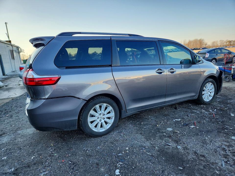 2016 Toyota Sienna le