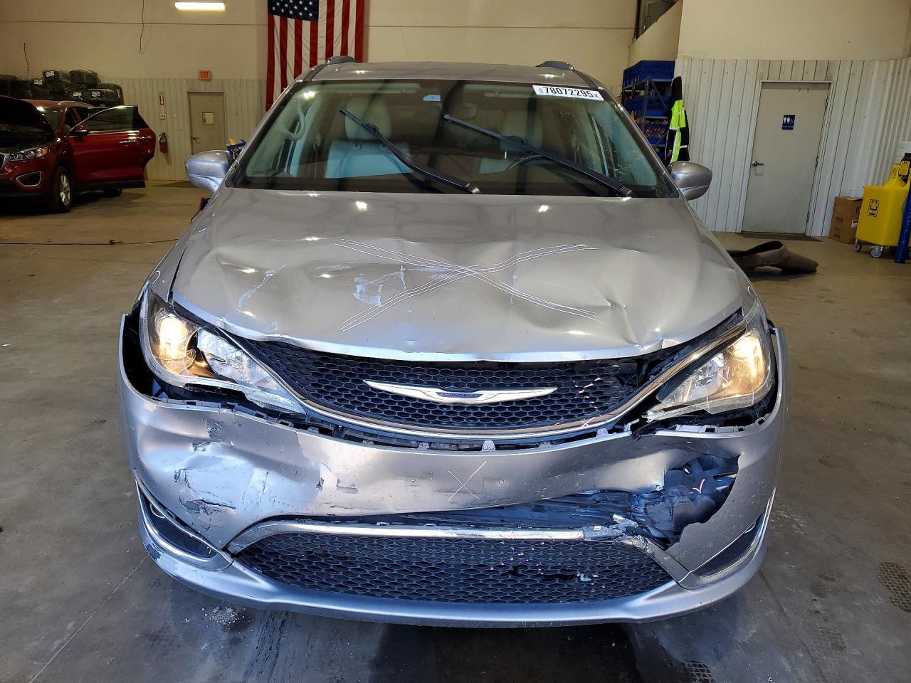 2018 Chrysler Pacifica Touring l