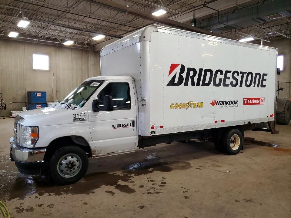 2022 Ford Econoline E450 Super Duty Cutaway Van