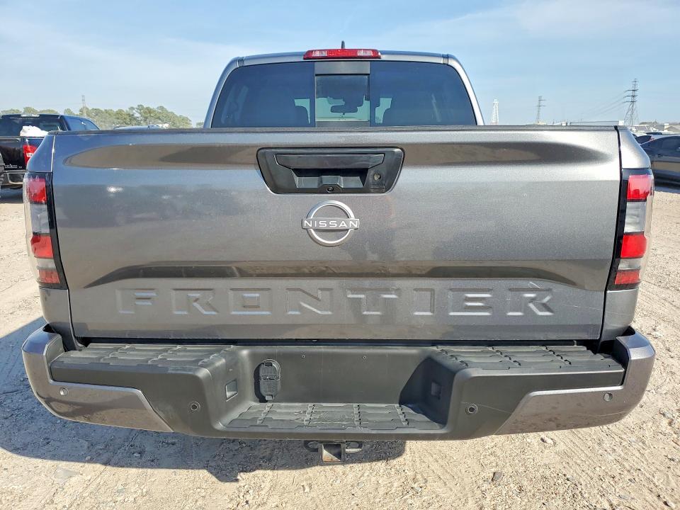 2025 Nissan Frontier s