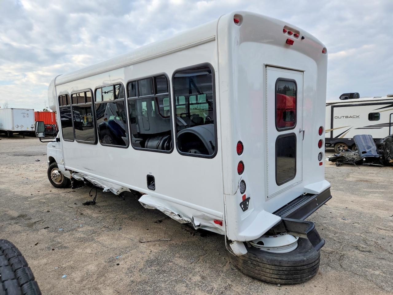 2025 Ford Econoline E450 Super Duty Cutaway Van