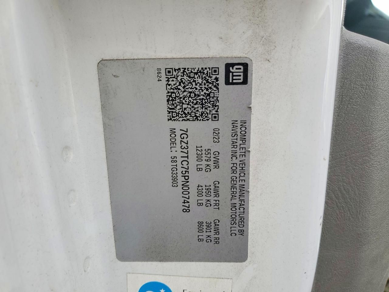 2023 GMC Savana CUT-BOX Truck