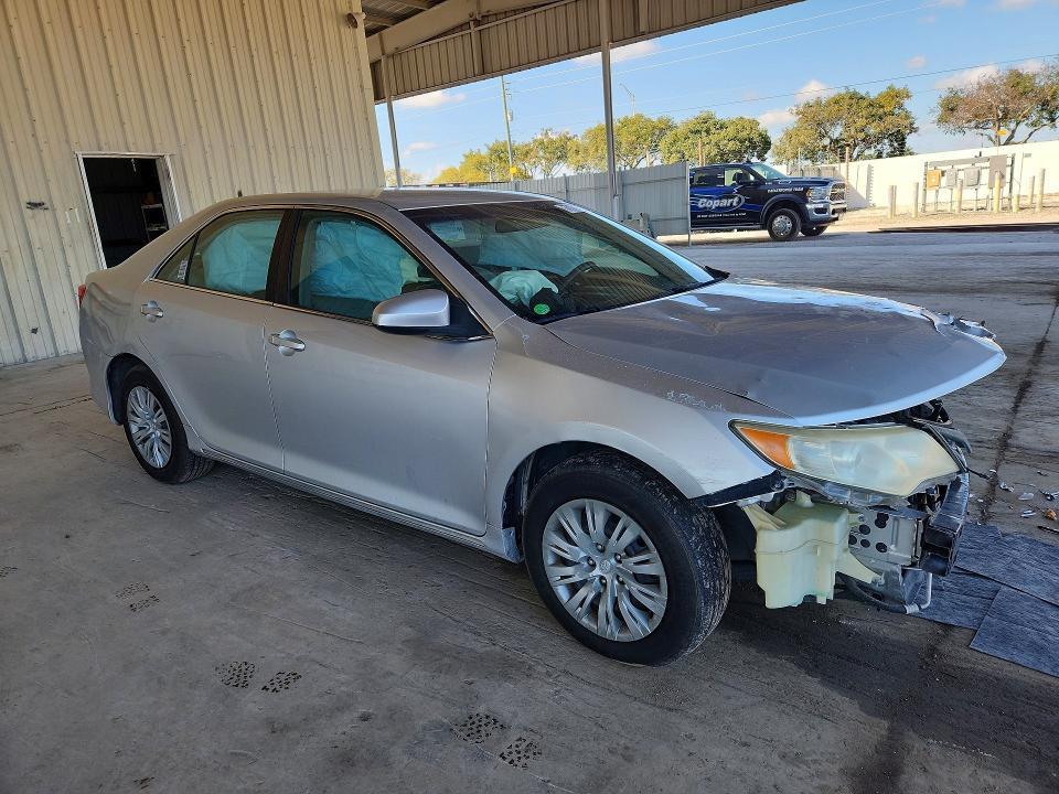 2014 Toyota Camry le