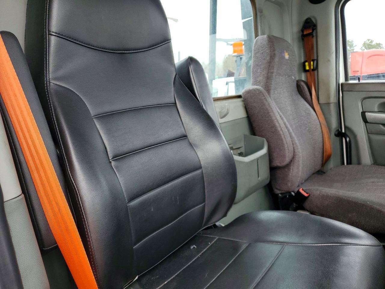2019 Kenworth T680 Semi Truck