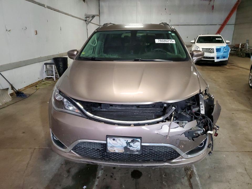 2017 Chrysler Pacifica Touring l
