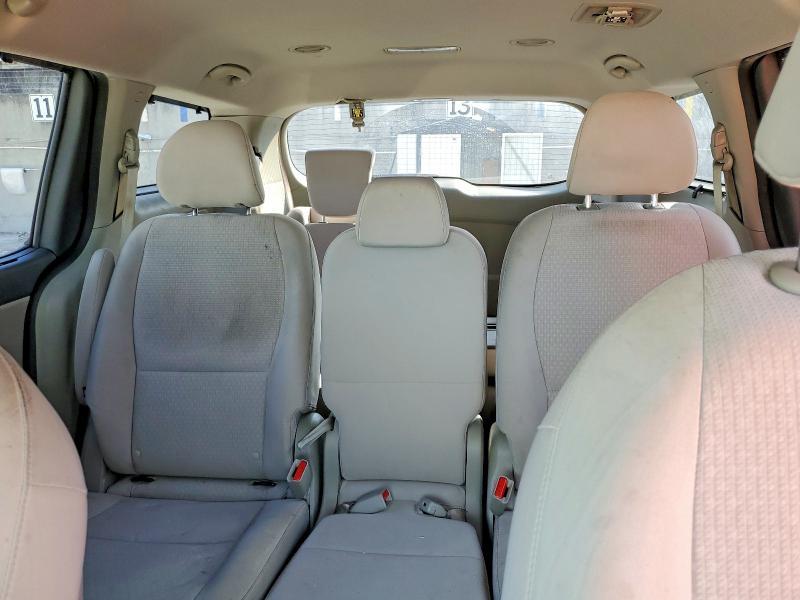 2016 KIA Sedona lx
