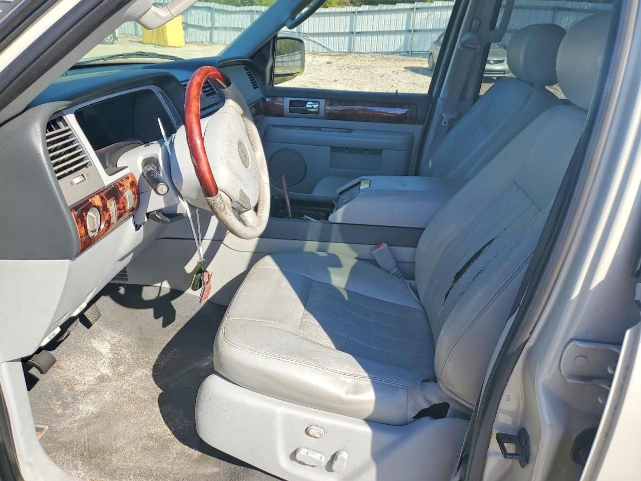 2005 Lincoln Navigator