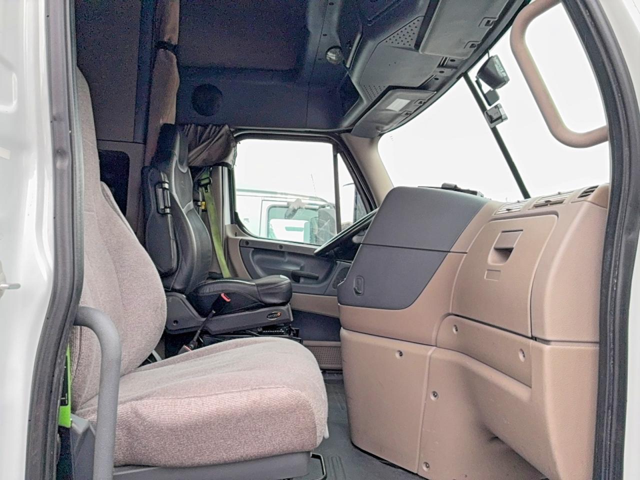 2016 Frht Cascadia 1-Trucks Truck Cab AND Chassi