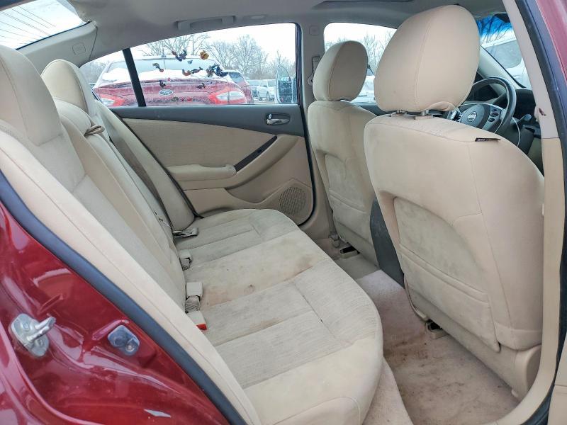 2012 Niss Altima Base