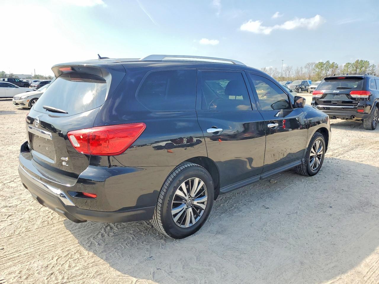 2018 Nissan Pathfinder s