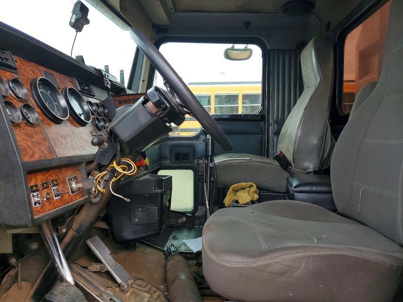 2000 Kenworth W900 Semi Truck