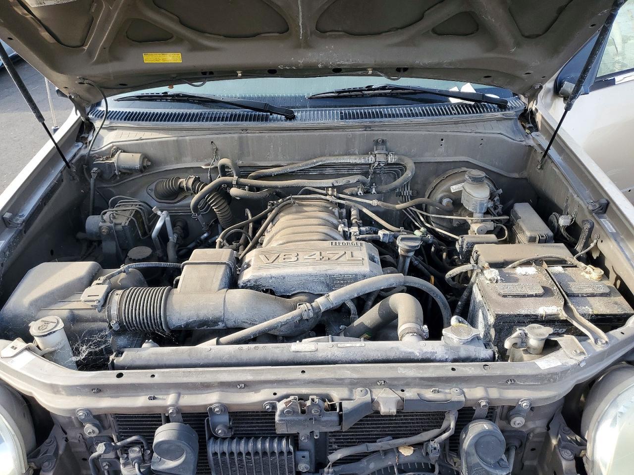 2004 Toyota Sequoia SR5