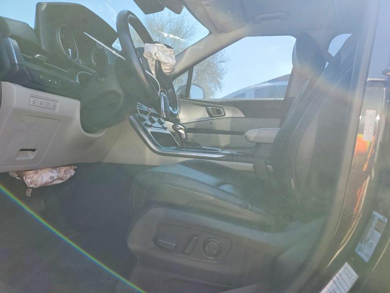 2022 KIA Carnival lx
