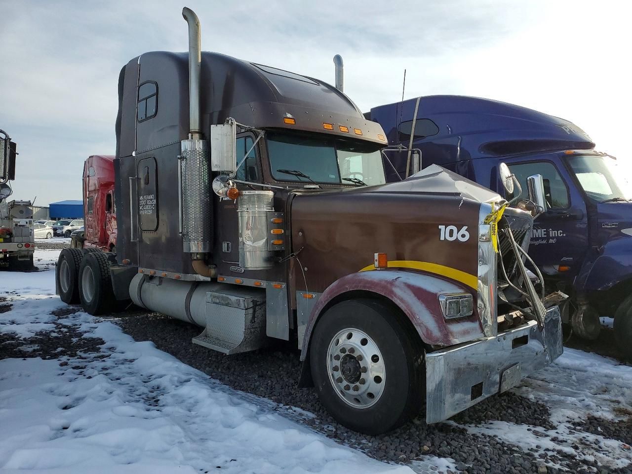 2000 Freightliner Convention Semi Truck
