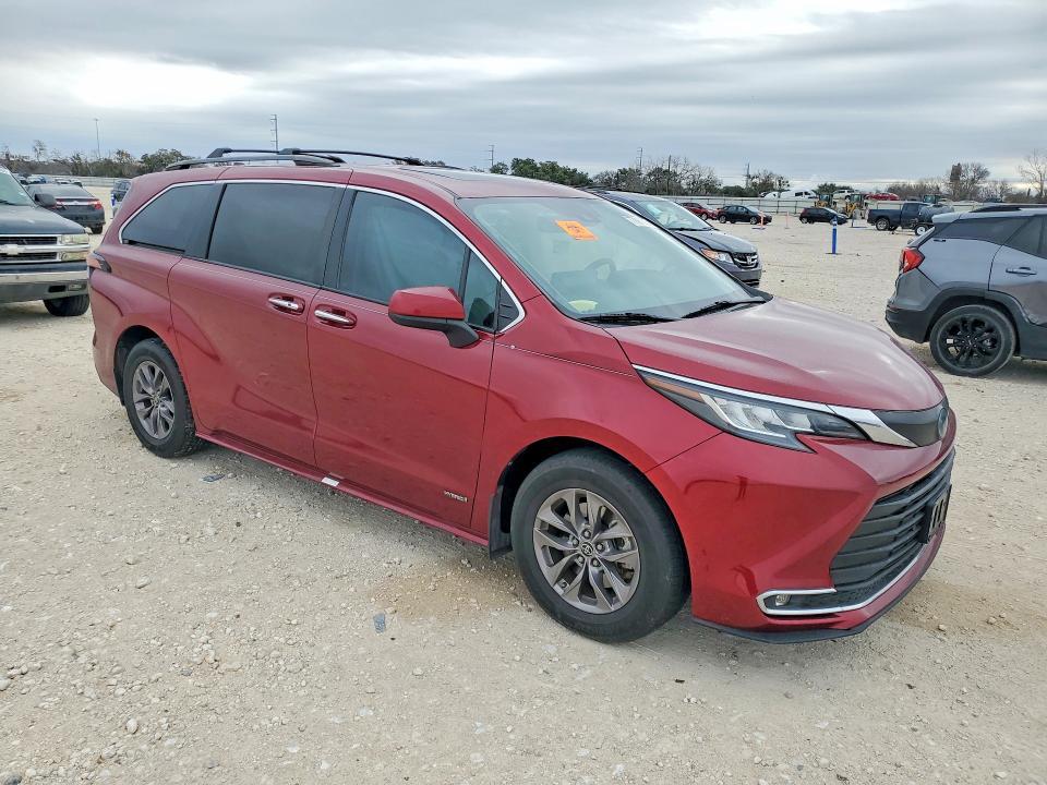 2021 Toyota Sienna xle